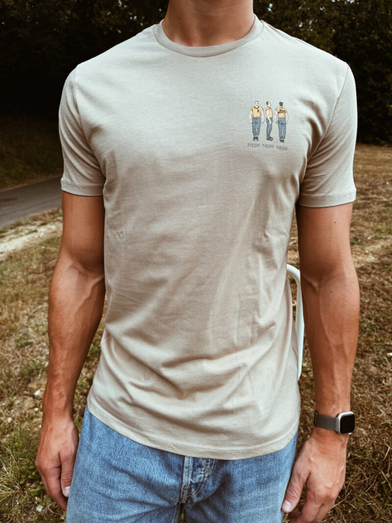Jeune homme avec tee-shirt wetsand Kepper