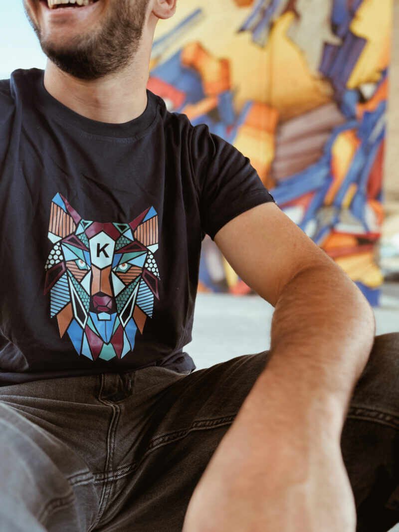 Jeune homme avec tee-shirt marine Kepper