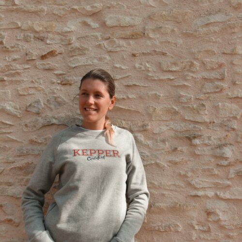 Laura_blogmadeinfrance avec sweat gris kepper