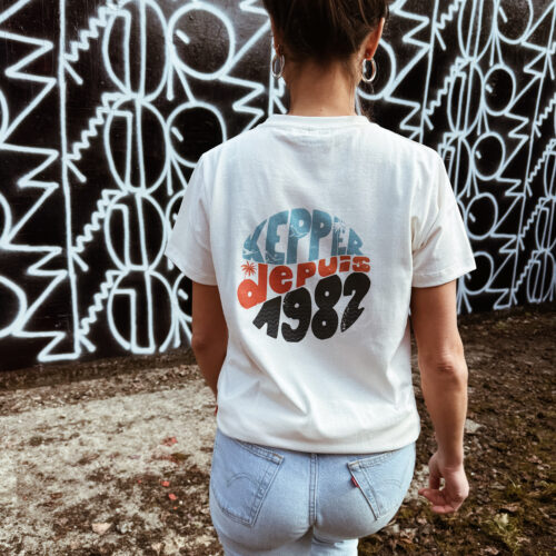 Jeune femme brune avec tee-shirt ivoire Kepper