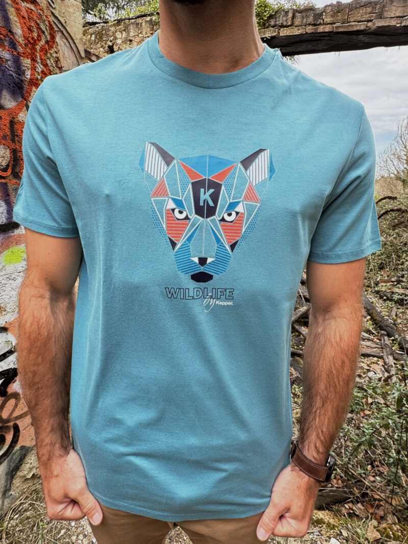 Jeune homme avec tee-shirt adriatic Kepper